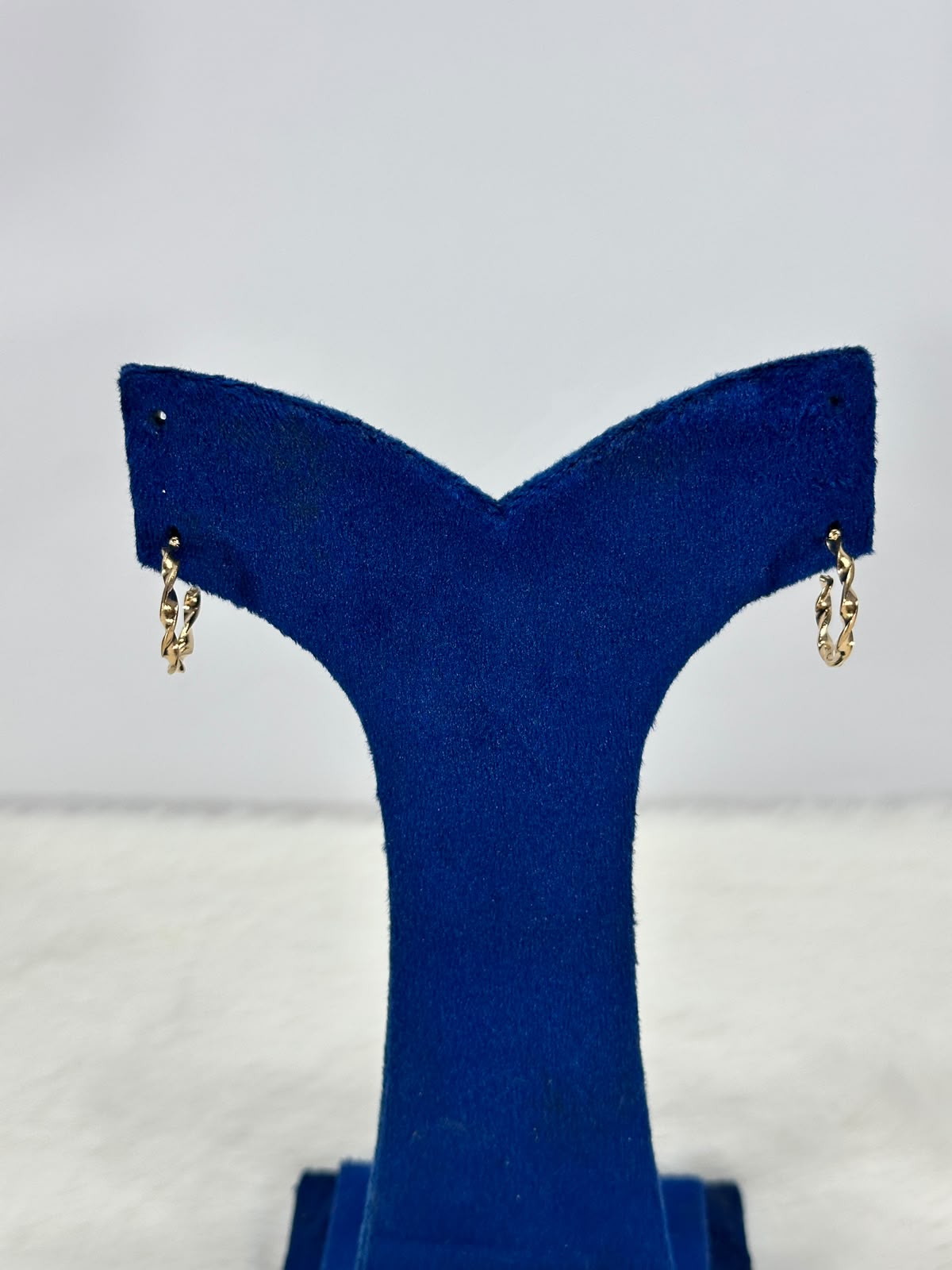 Minimalist Gold Twist Hoop Earrings – Elegant Everyday Earrings for Women