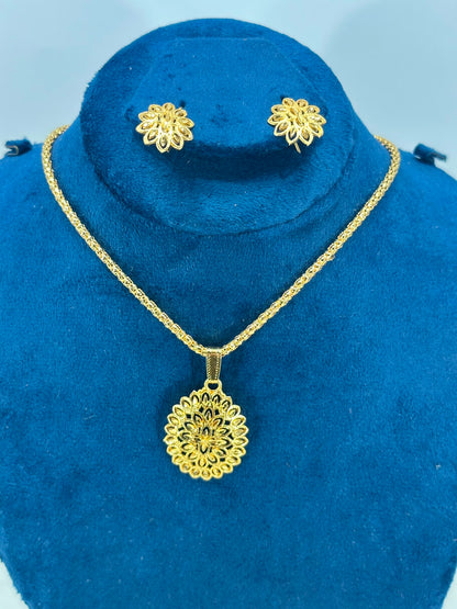 Elegant Gold-Plated Floral Pendant Necklace Set with Matching Earrings for Women