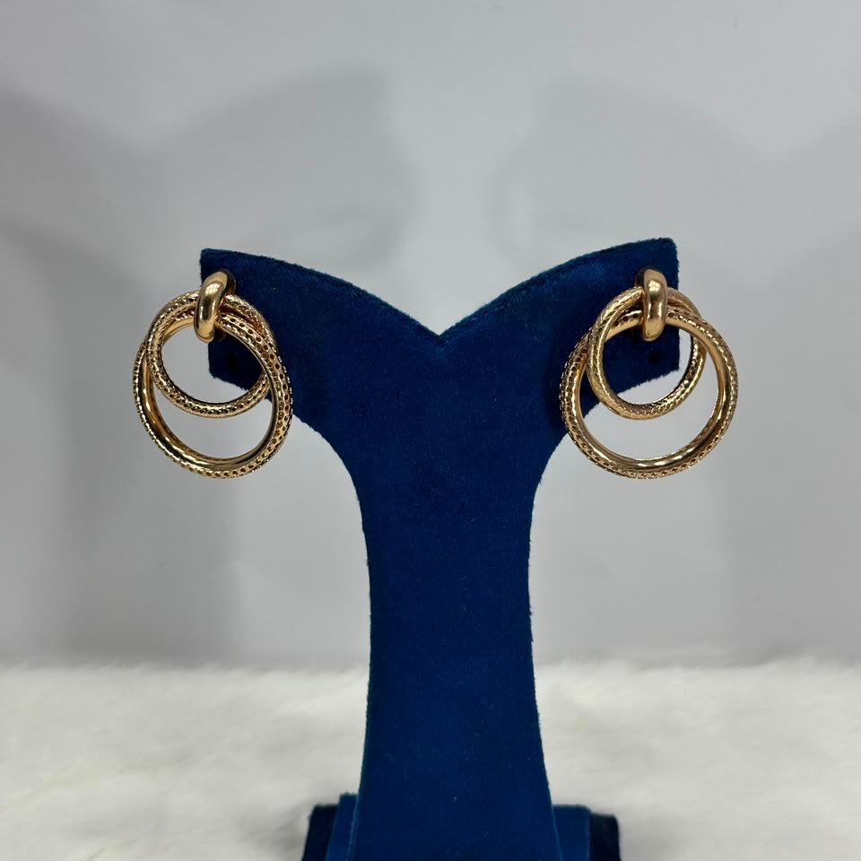 Modern Interlocking Gold Circle Earrings – Minimalist Geometric Statement Earrings for Women